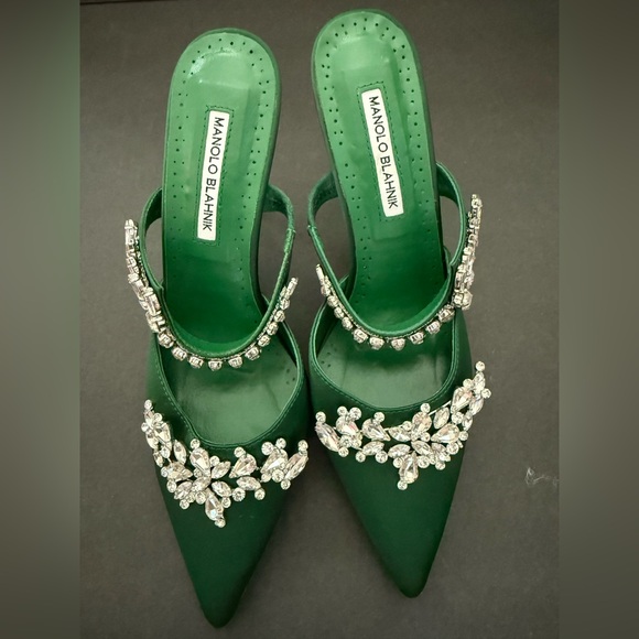 Manolo Blahnik Shoes - MANOLO BLANIK LARUM